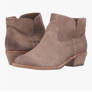Dolce Vita Charee taupe Suede Ankle Booties size 8
